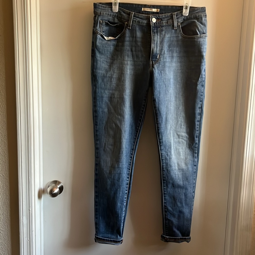 Women’s Levi’s skinny jeans